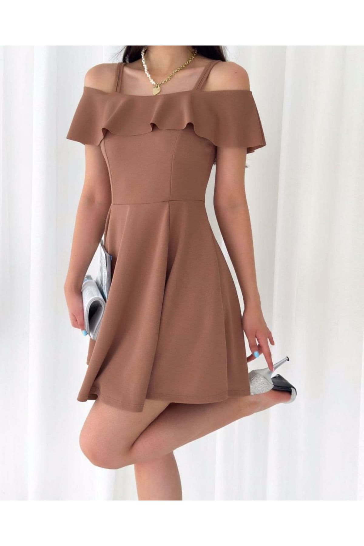 Omuz Detaylı Volanlı Kloş Kesim Mini Elbise